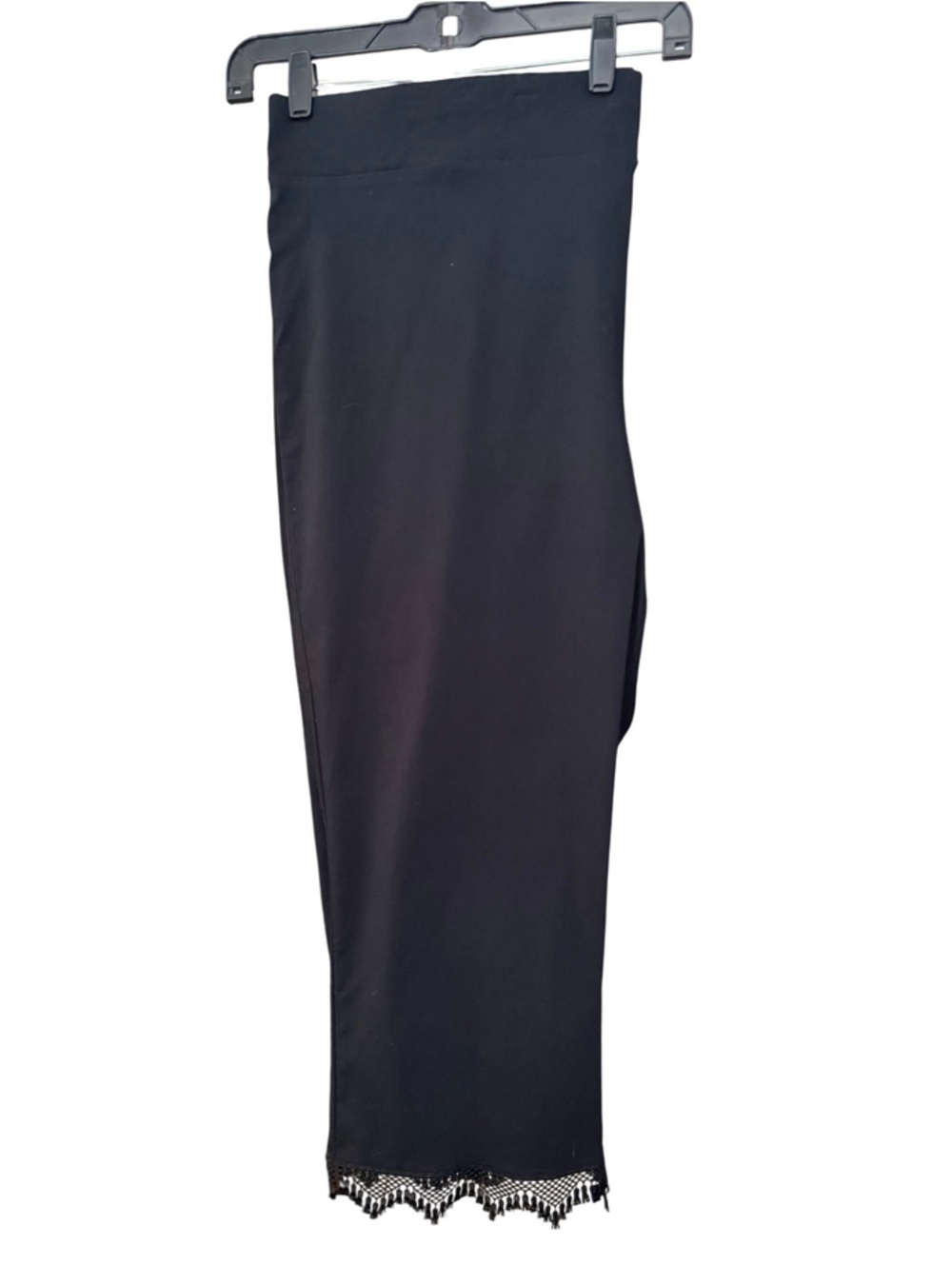 Avenue Black Capri Pants w/ Lace Trim 28